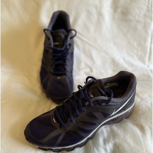 GUC 💜Nike Airmax Sneakers in purple and black; size 10 - Picture 3 of 10